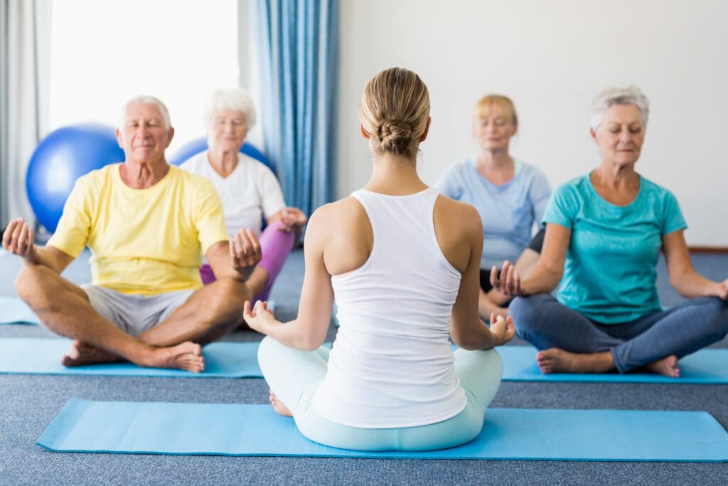 Yoga suave para personas mayores: Mantén tu cuerpo activo